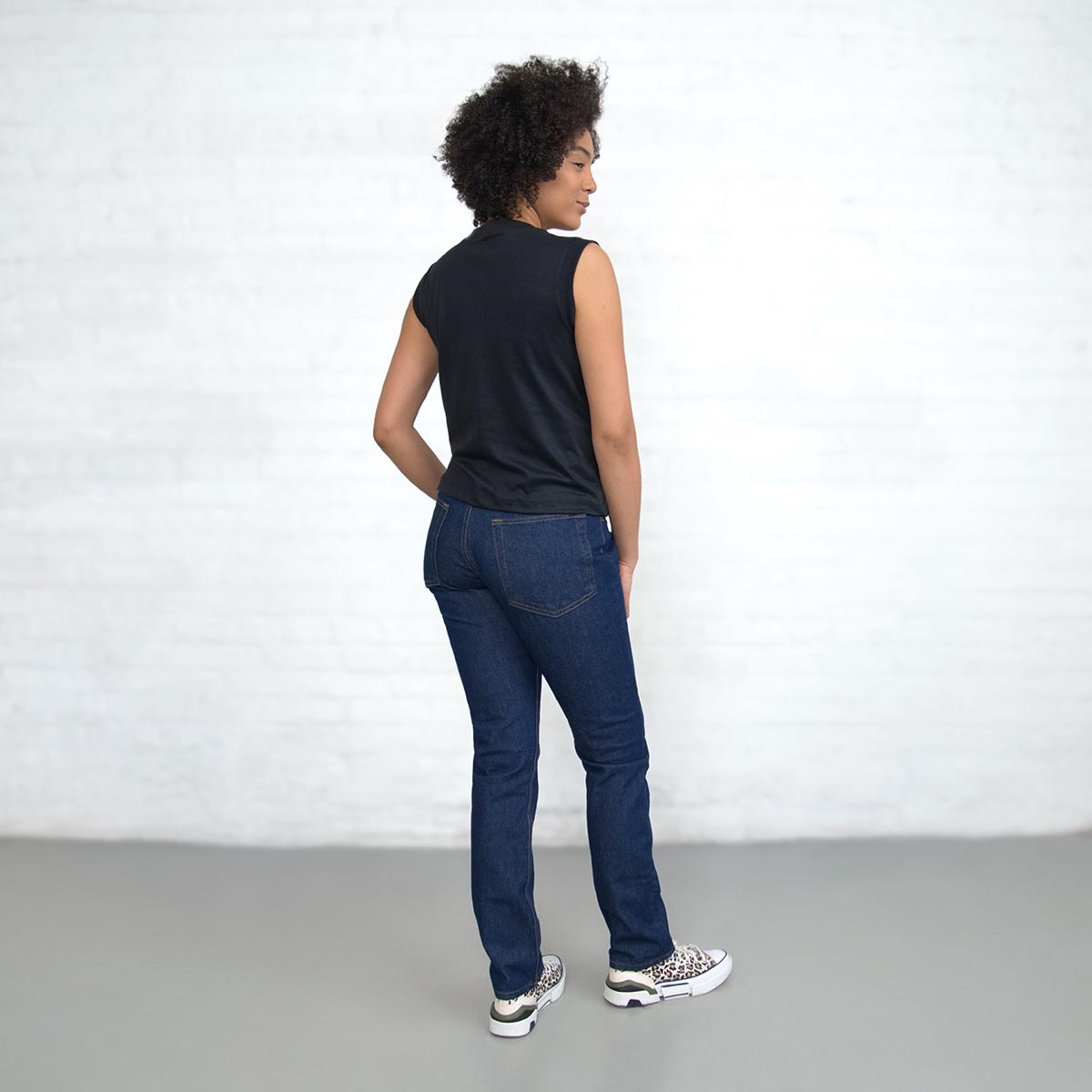 Detail of the fitted collar on the black sleeveless crop