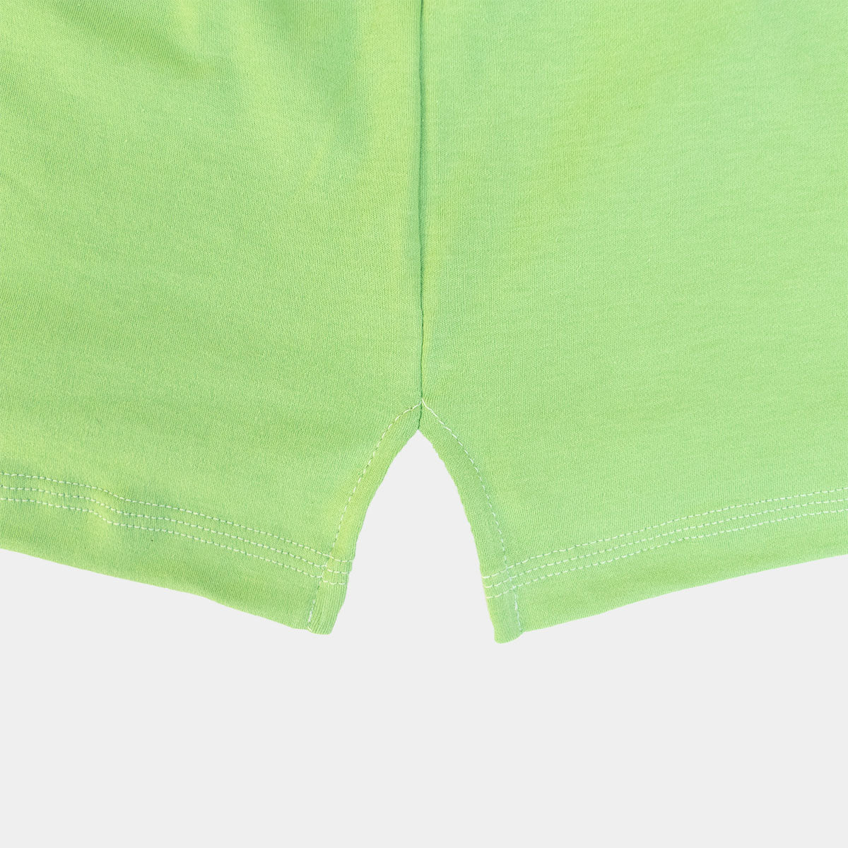 Close-up of the ribbed crew neck collar on the jade pocket T-shirt.