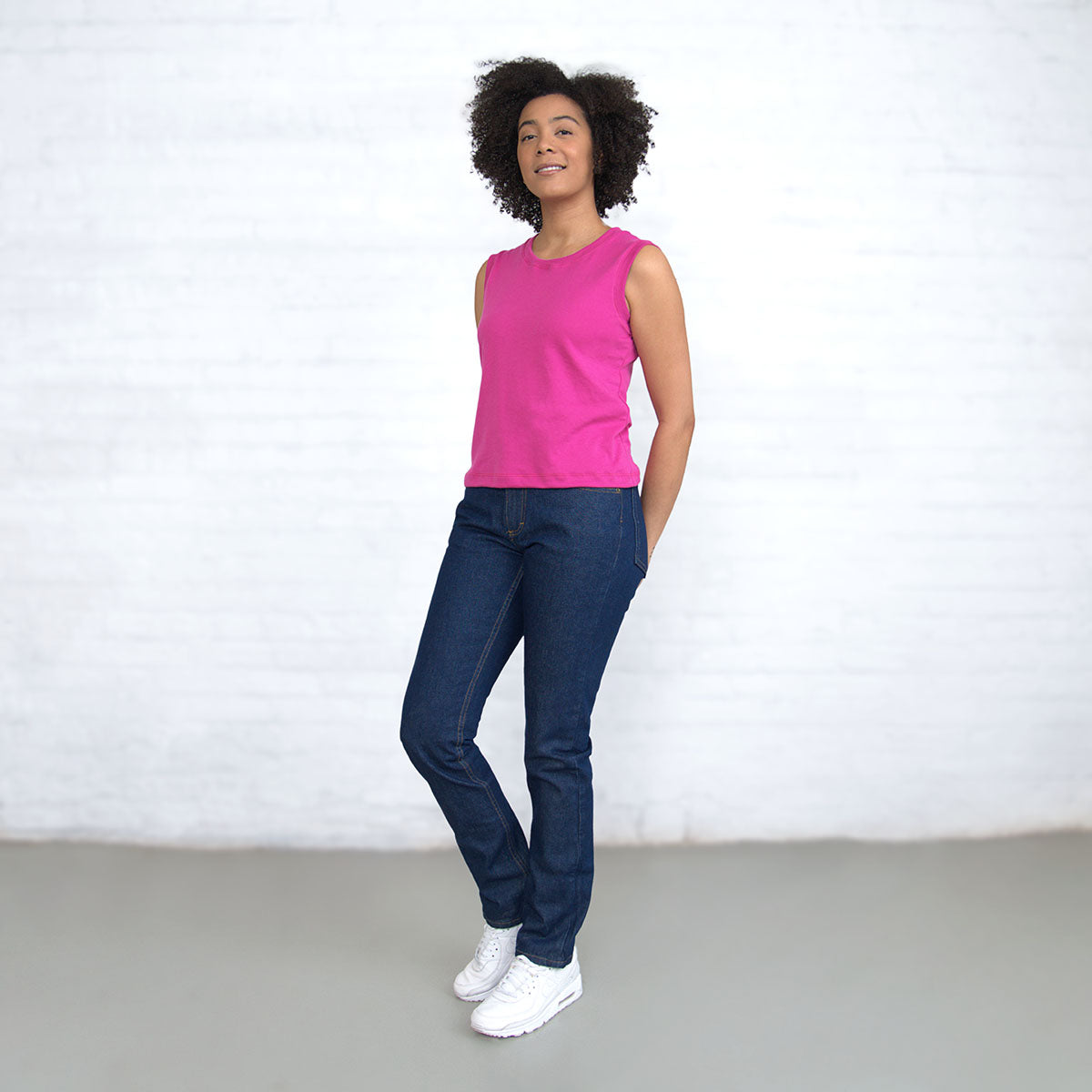 Fitted arm hole detail on the sleeveless crop top