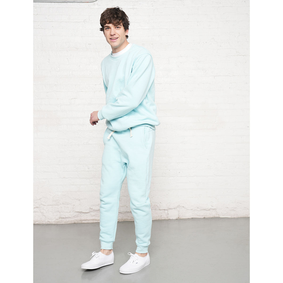 Ribbed waistband and side seam detail