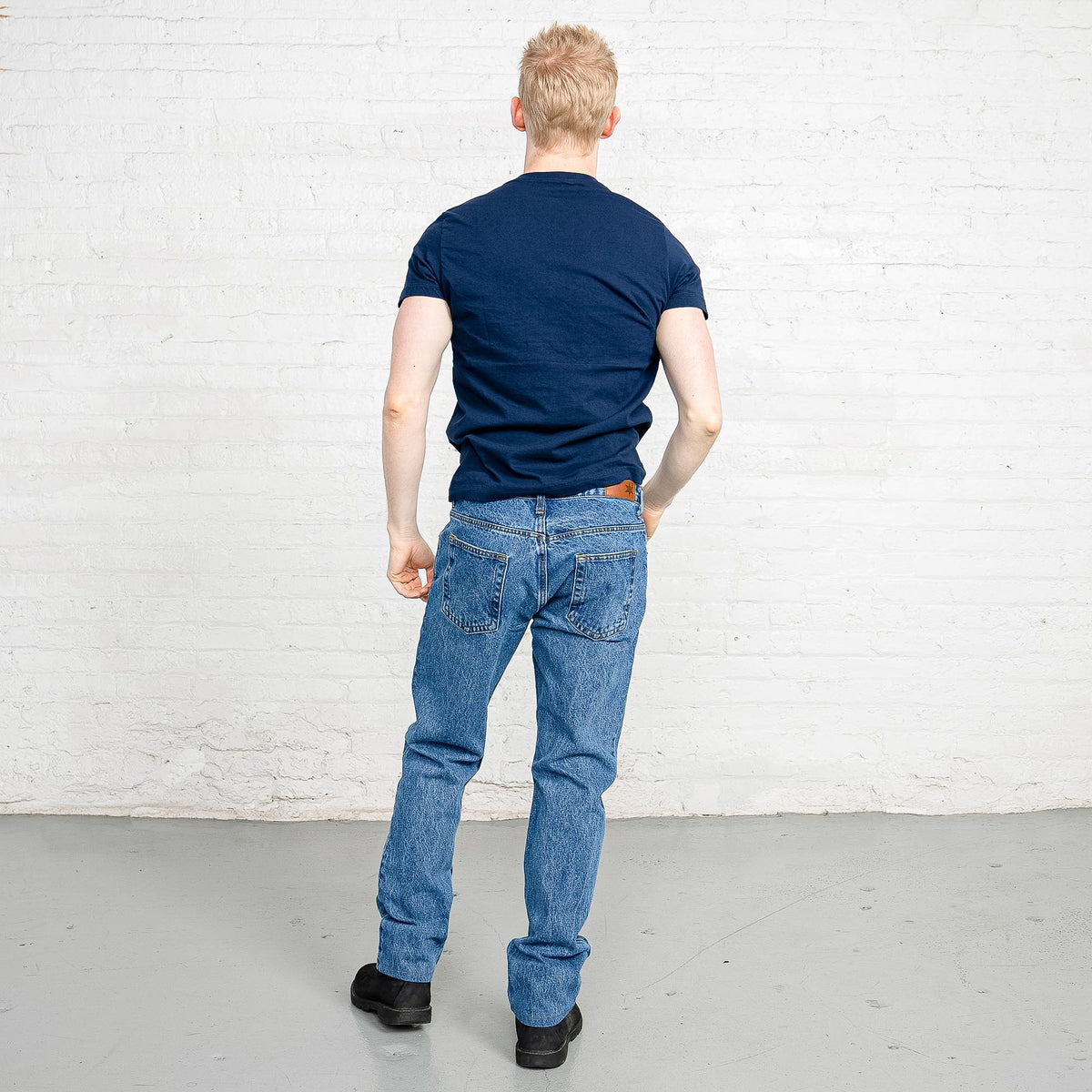 Side view of the tapered leg on Tailored Fit cotton jeans